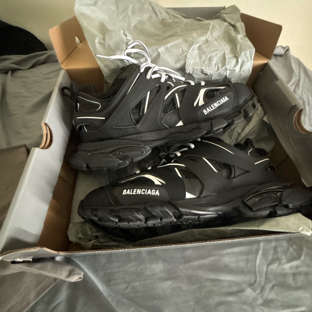 Balenciaga Black Sneakers Sleek Modern Design